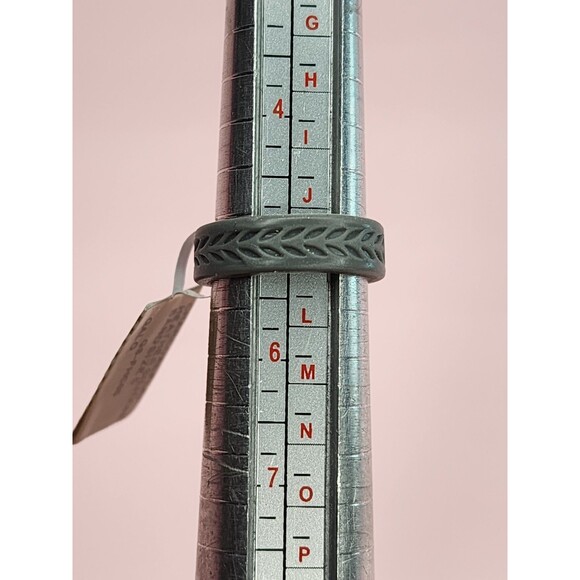 Qalo Women Gray Charcoal Size 5 Heather Silicone Band Ring Leaf Design Athletic - Picture 6 of 6